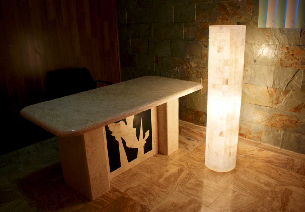 mesa de marmol y lamapra de onix merialdu stone